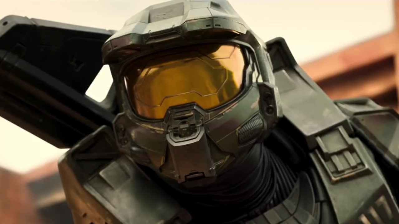 A close-up of Master Chief as he arrived on a desert planet, from the TV series trailer.