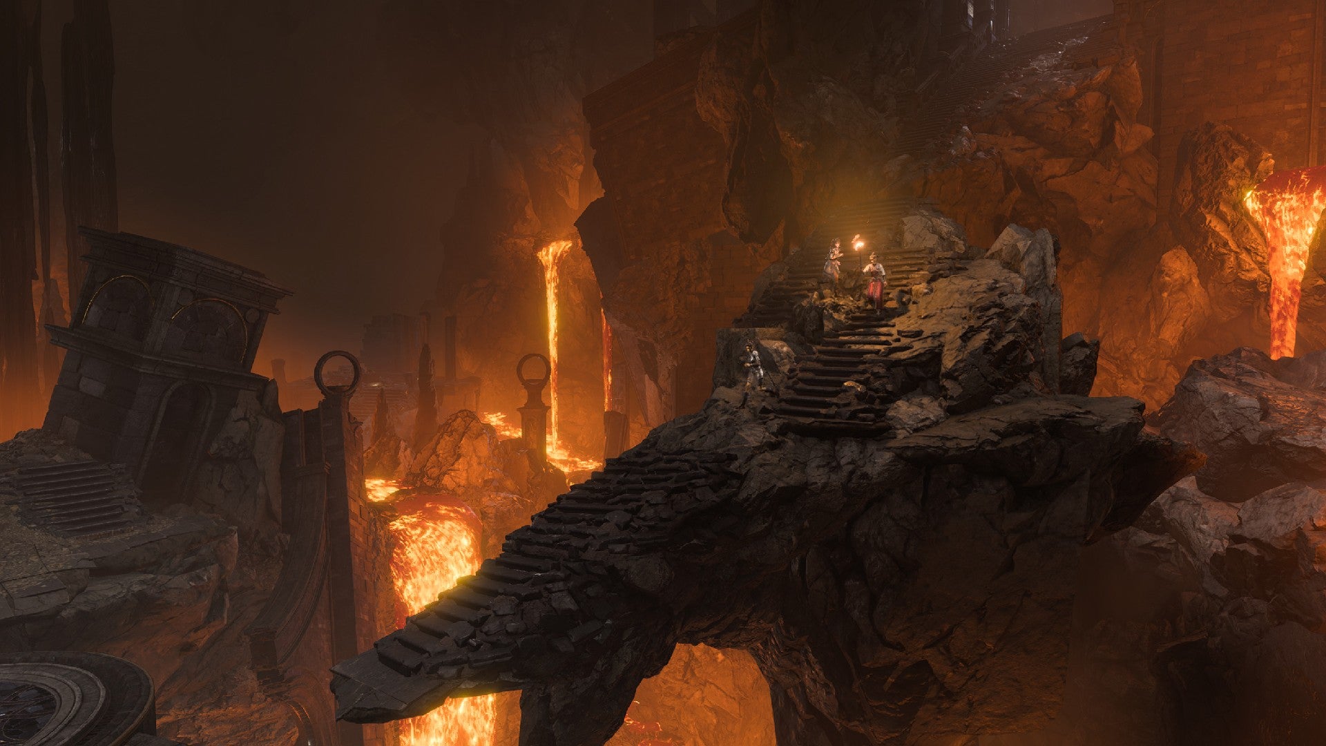 Картинка Baldur'S Gate 3, Изображающая Трех Искателей Приключений, Спускающихся По Лестнице В Огненные Руины.