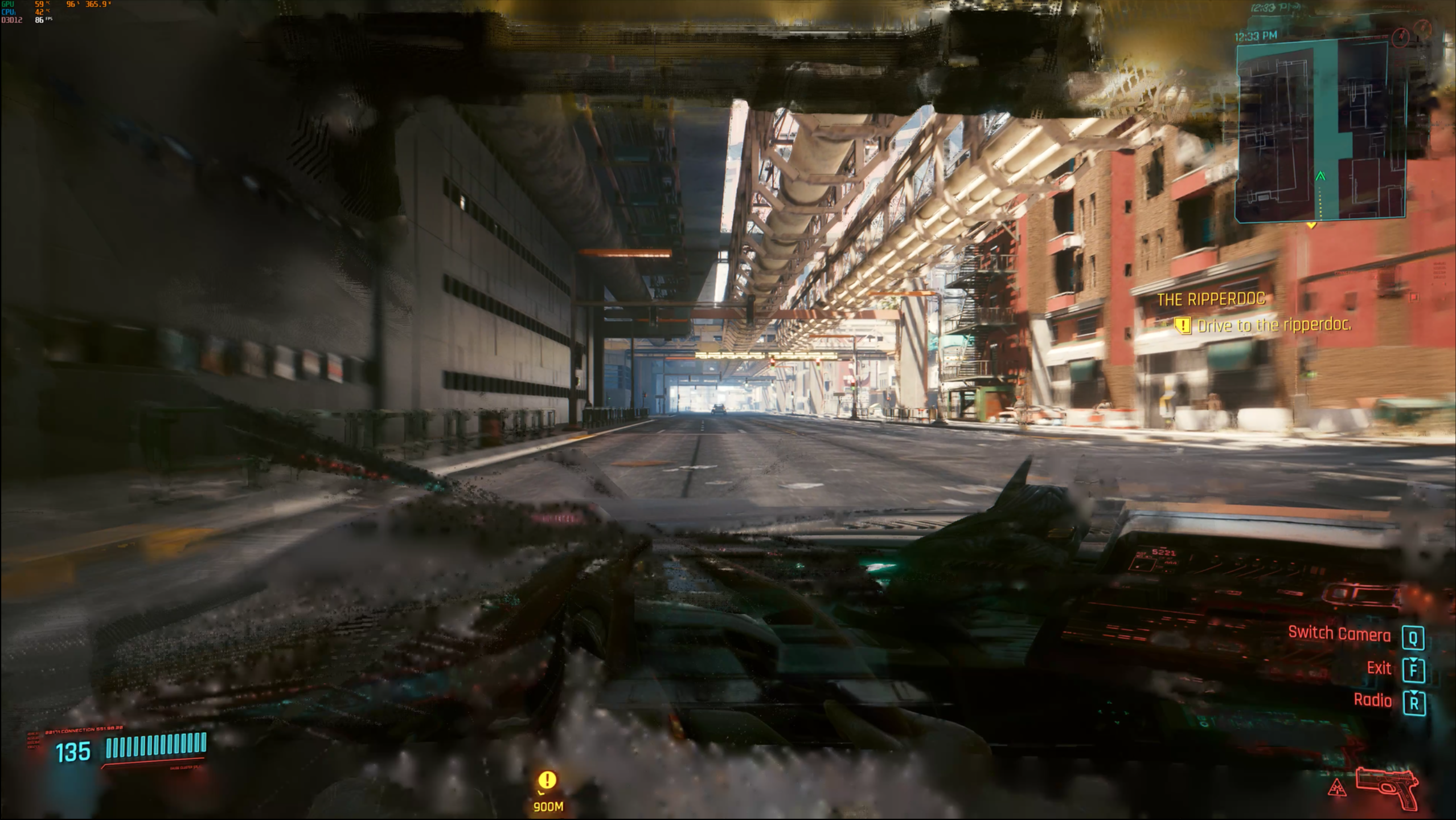 Сгенерированный искусственным интеллектом кадр из DLSS 3, запущенный поверх Cyberpunk 2077. Интерьер автомобиля размыт из-за быстрой смены кадра при переходе камеры.
