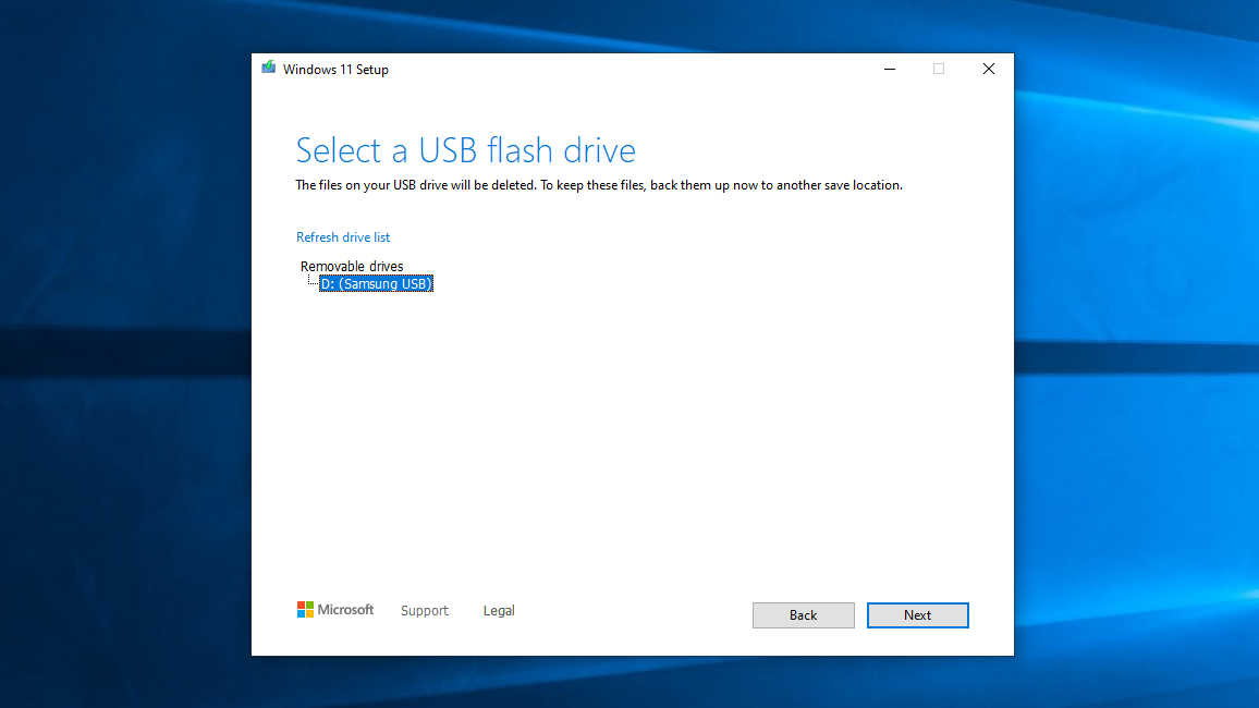Step 3 of how to create Windows 11 installation media: Leave ‘USB flash drive’ checked, then click ‘Next’. On the next screen, select the USB drive you want to use, and click ‘Next’.