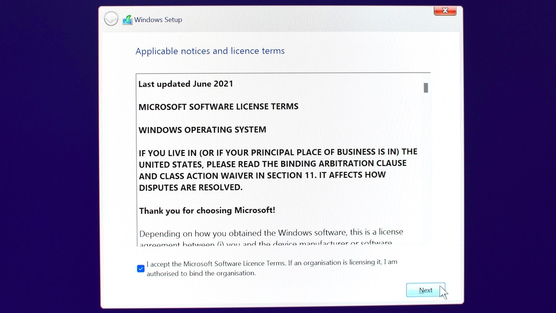 Paso 3 de cómo instalar Windows: ingrese su clave de producto si tiene una, o haga clic en 'No tengo una clave de producto'.  Seleccione la versión de Windows que está instalando, acepte los términos de la licencia y luego haga clic en 'Siguiente'.