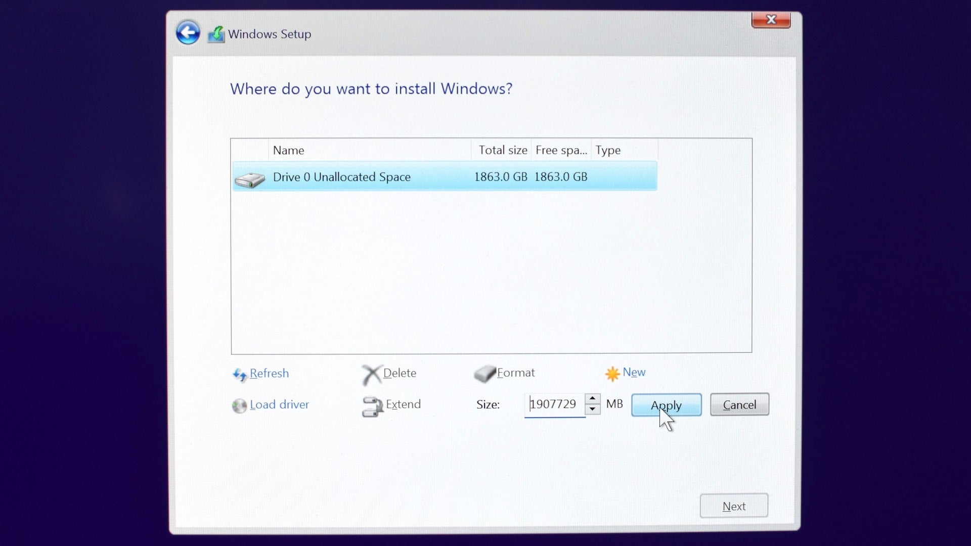 Paso 4 de cómo instalar Windows: seleccione 'Personalizar' y luego seleccione la unidad de almacenamiento en la que desea instalar Windows.  Haga clic en 'Formato', luego en 'Nuevo' y luego en 'Aplicar'.  Finalmente, seleccione la partición más grande recién creada y haga clic en 'Siguiente'.
