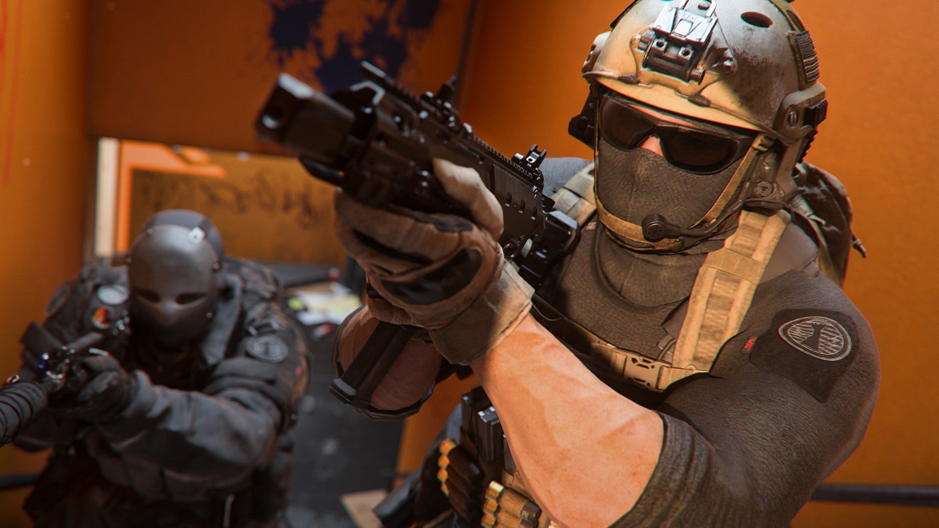 Modern Warfare 2 image showing two soldiers aiming down in a brown corridor, with the one in front leaning slightly.