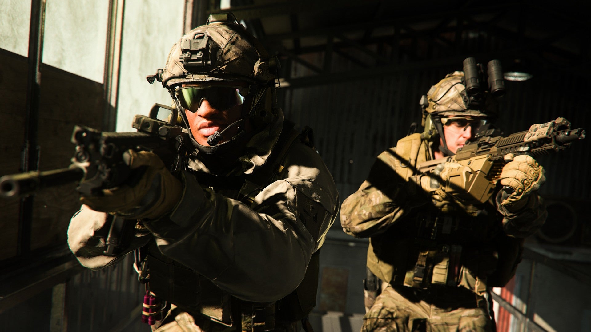 Close up of two soldiers aiming their guns in a corridor in Modern Warfare 2.