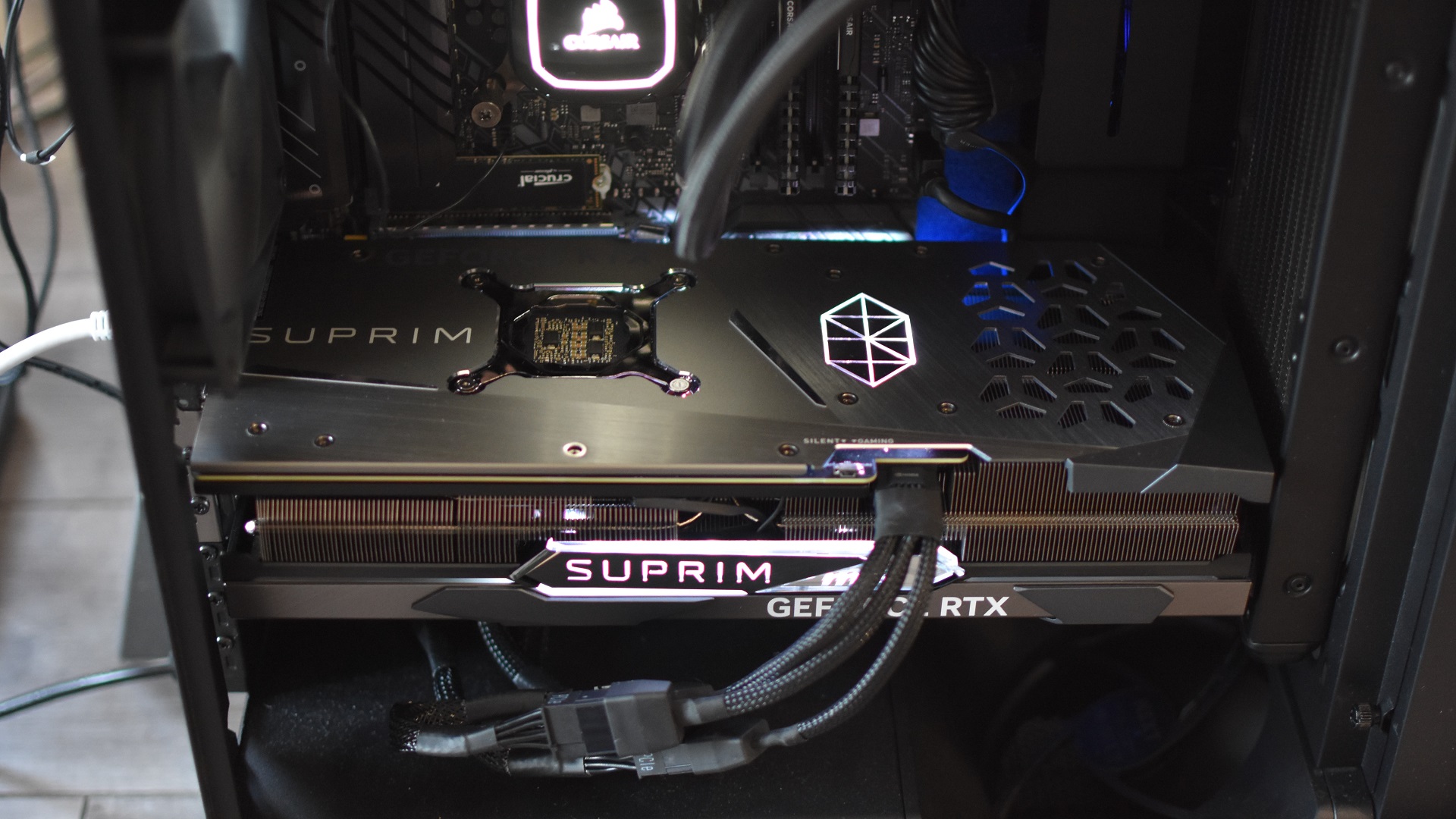 4070 gaming x slim обзор. RTX 4070 ti Suprim x. Держатель видеокарты MSI RTX 4070ti. MSI Suprim x 4070. RTX 4070ti MSI.