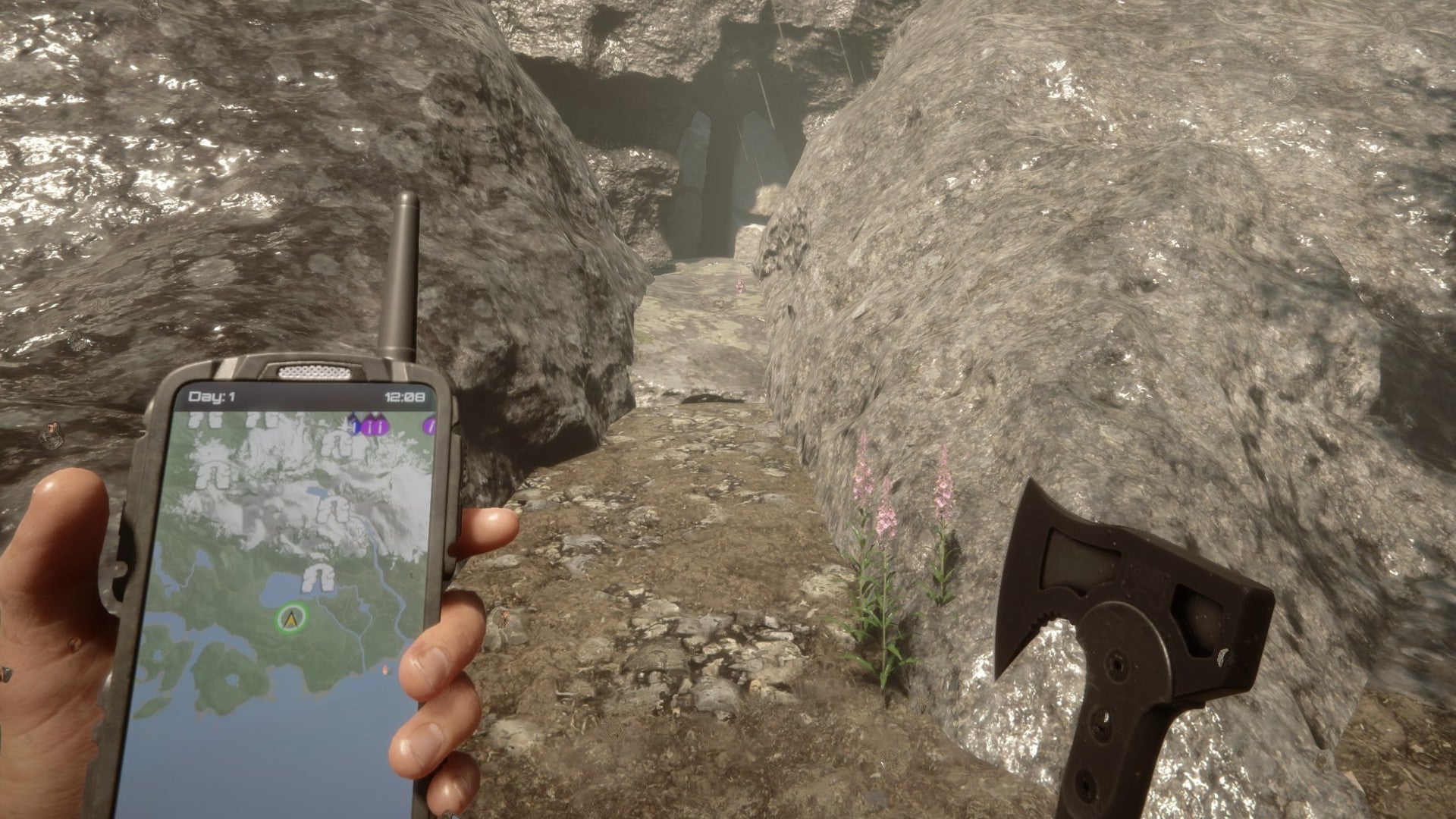 Un jugador mira el GPS cerca de la entrada de una cueva en Sons of the Forest.