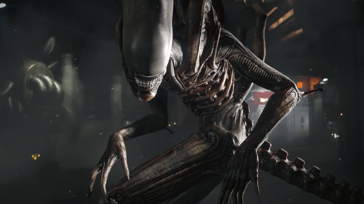 The alien poses in an Alien: Isolation screenshot.