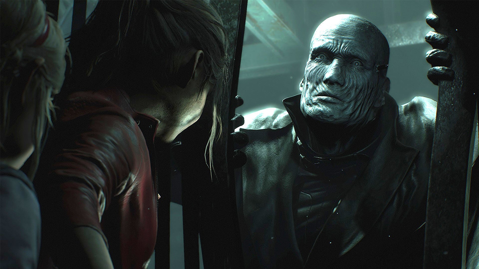 Um close do Mr X na remasterização de Resident Evil 2, ameaçando o jogador