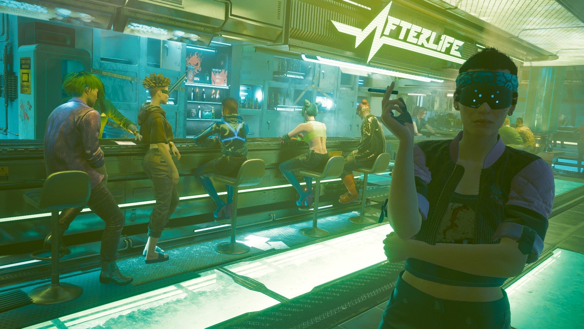 A screenshot of V posing with a screenshot in the Afterlife club in Cyberpunk 2077.