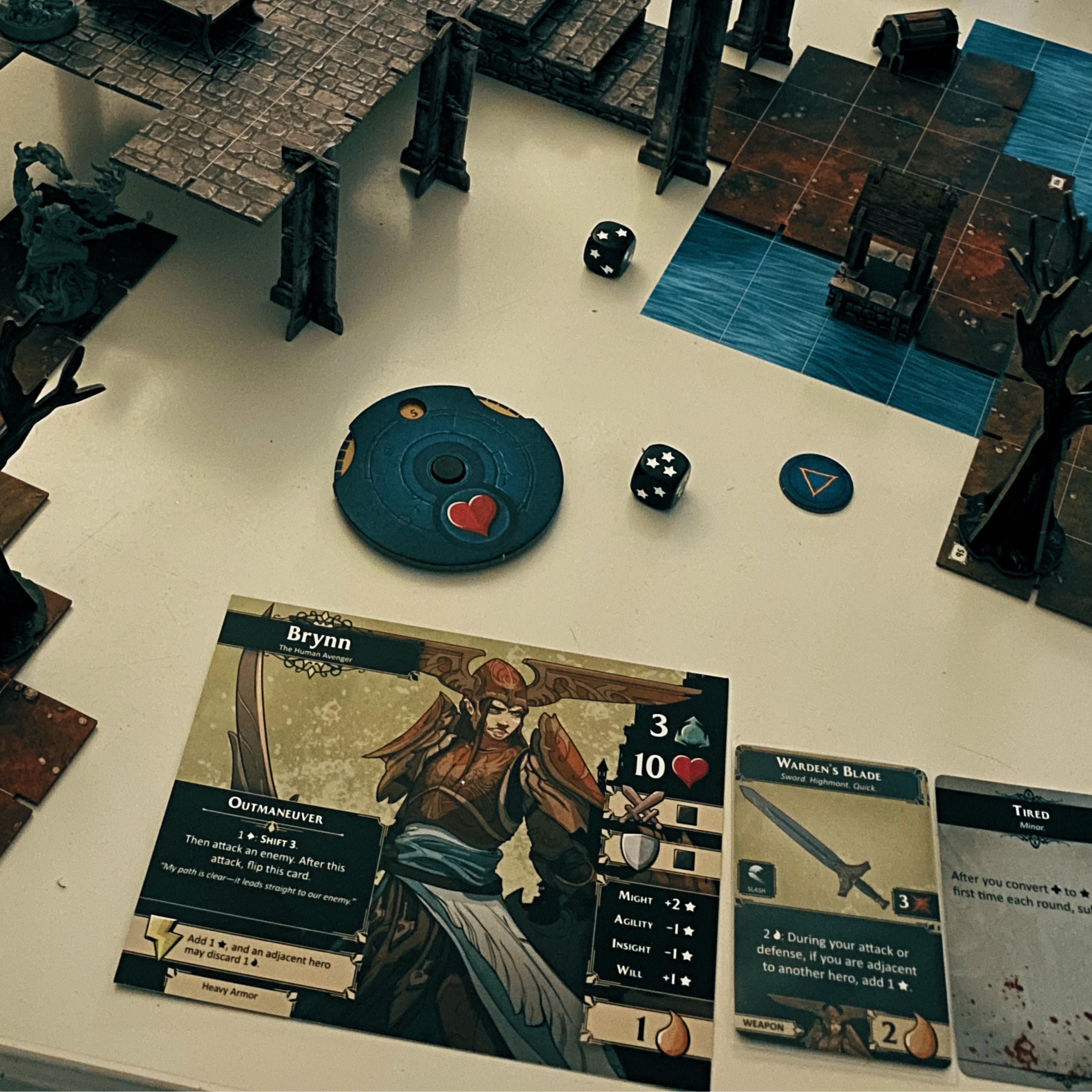 Photos of the Descent: Legends Of The Dark board game