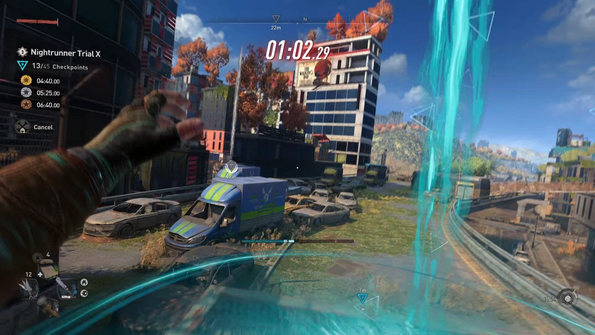 O jogador pula no ar em um viaduto abandonado em Dying Light 2