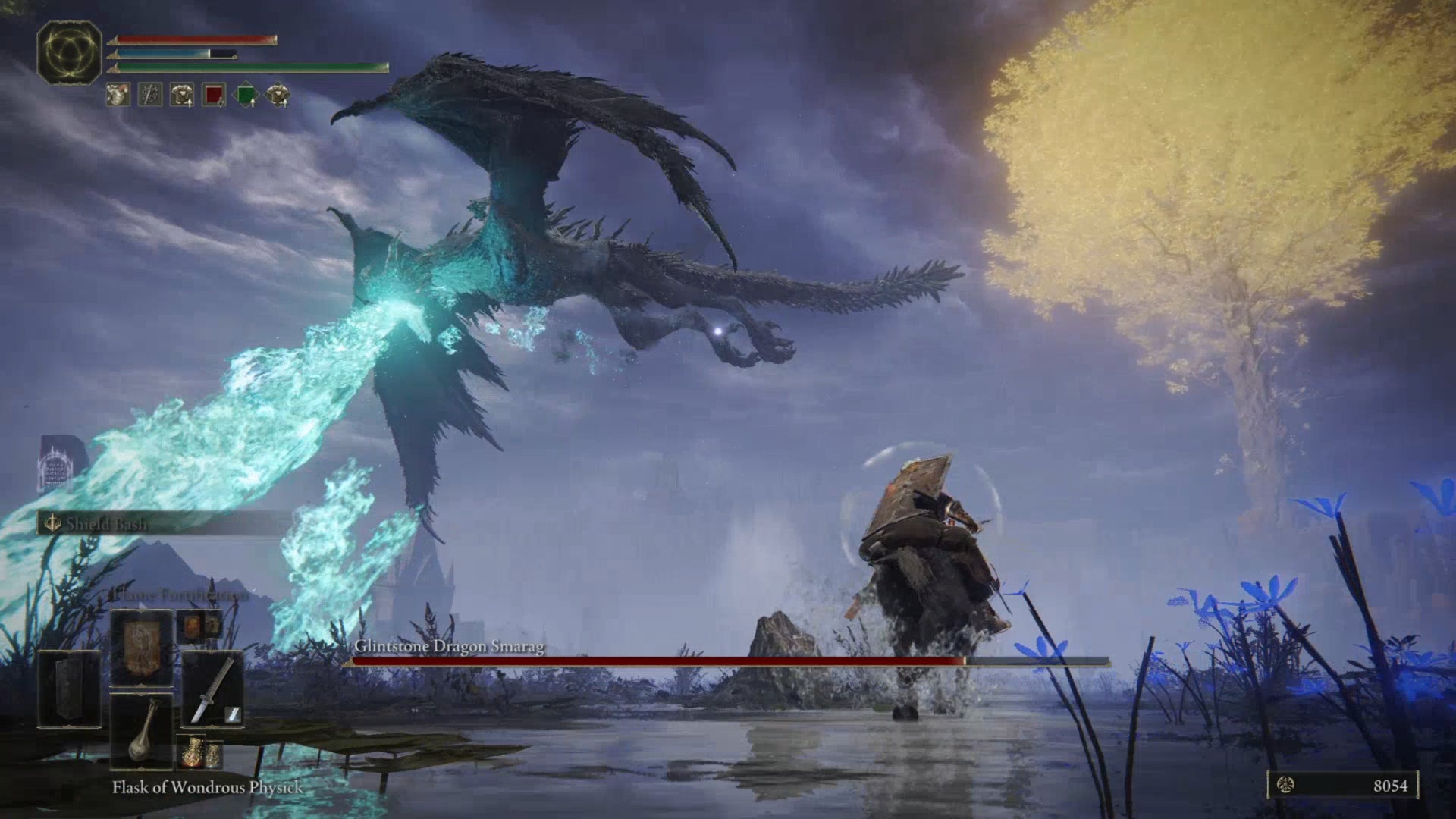 Elden Ring: spelaren slåss mot chefen Glintstone Dragon Smarag.