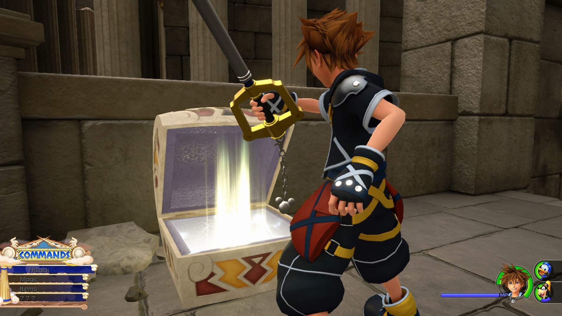 Sora opens a chest of Fluorite