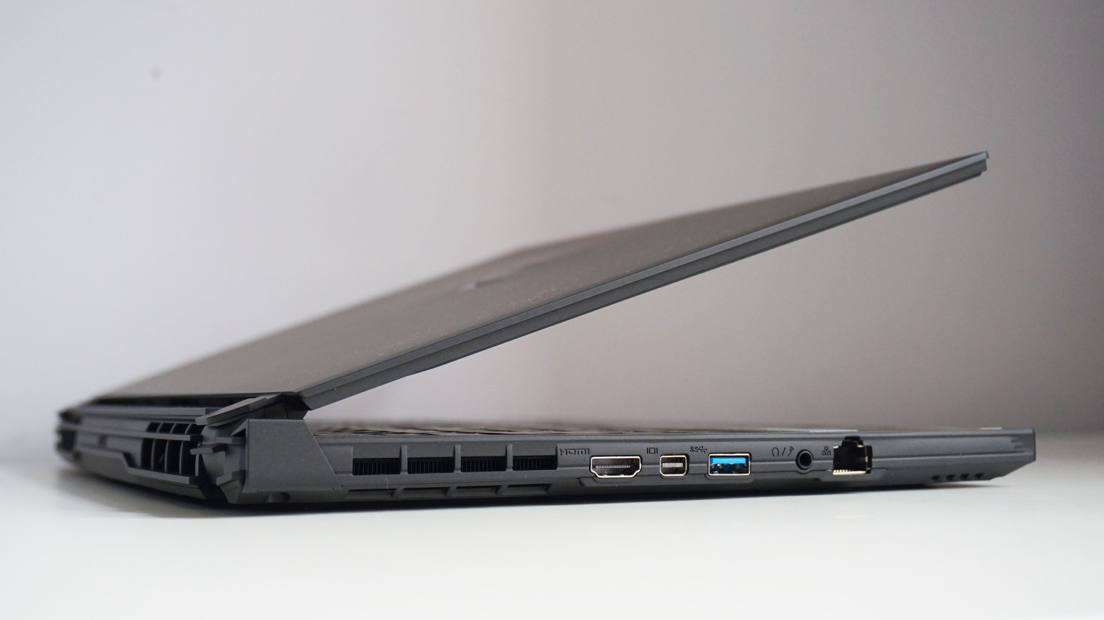 A photo of the Gigabyte Aorus 15G gaming laptop from the side