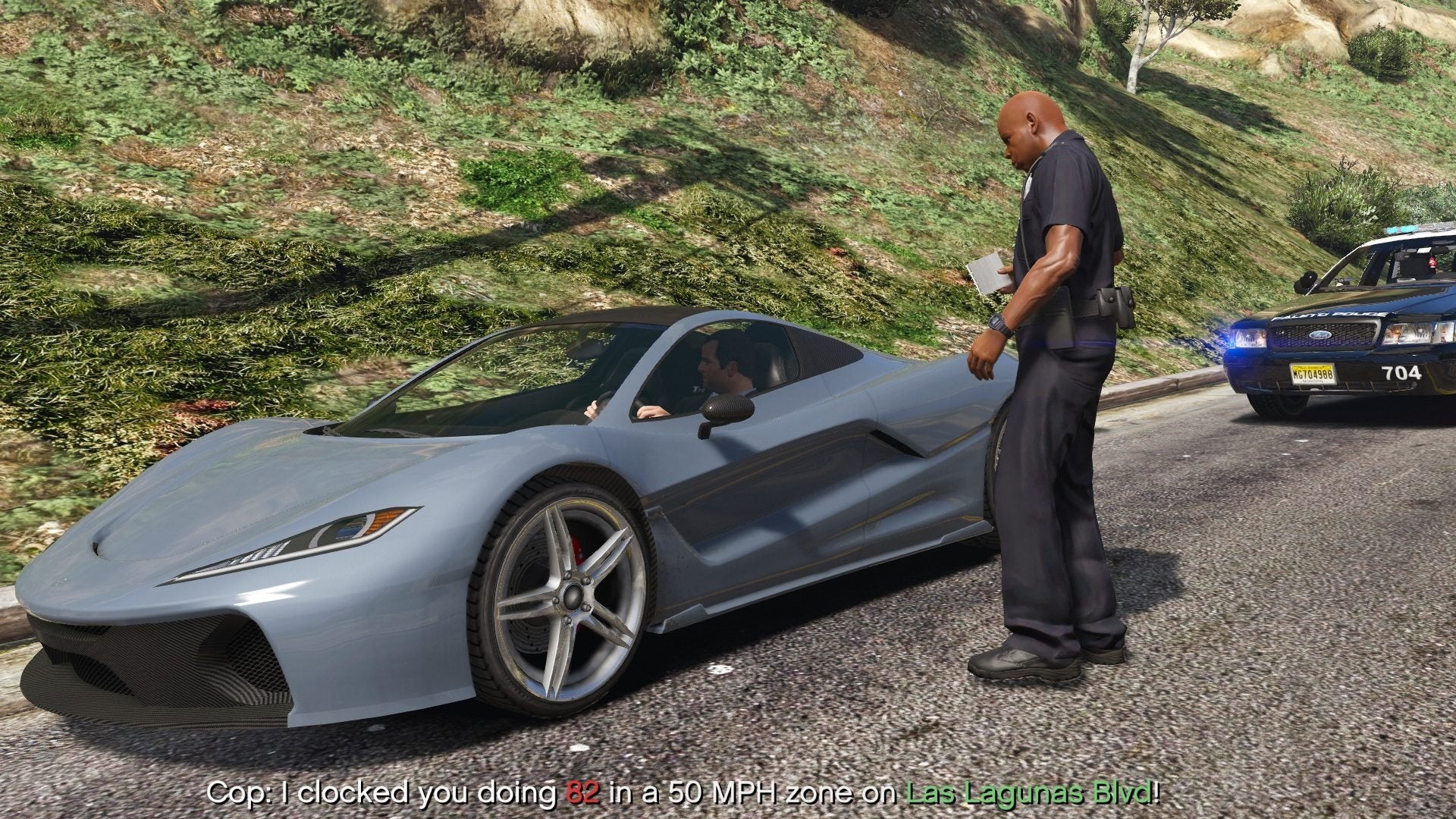 A cop pulls over a car in the Pull Me Over mod in GTA 5