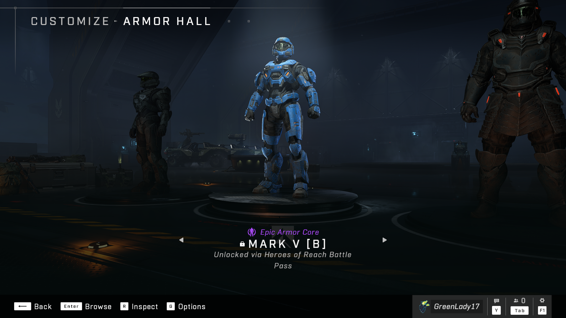 Зал брони из Halo Infinite, в центре внимания - броня Mark V (B).
