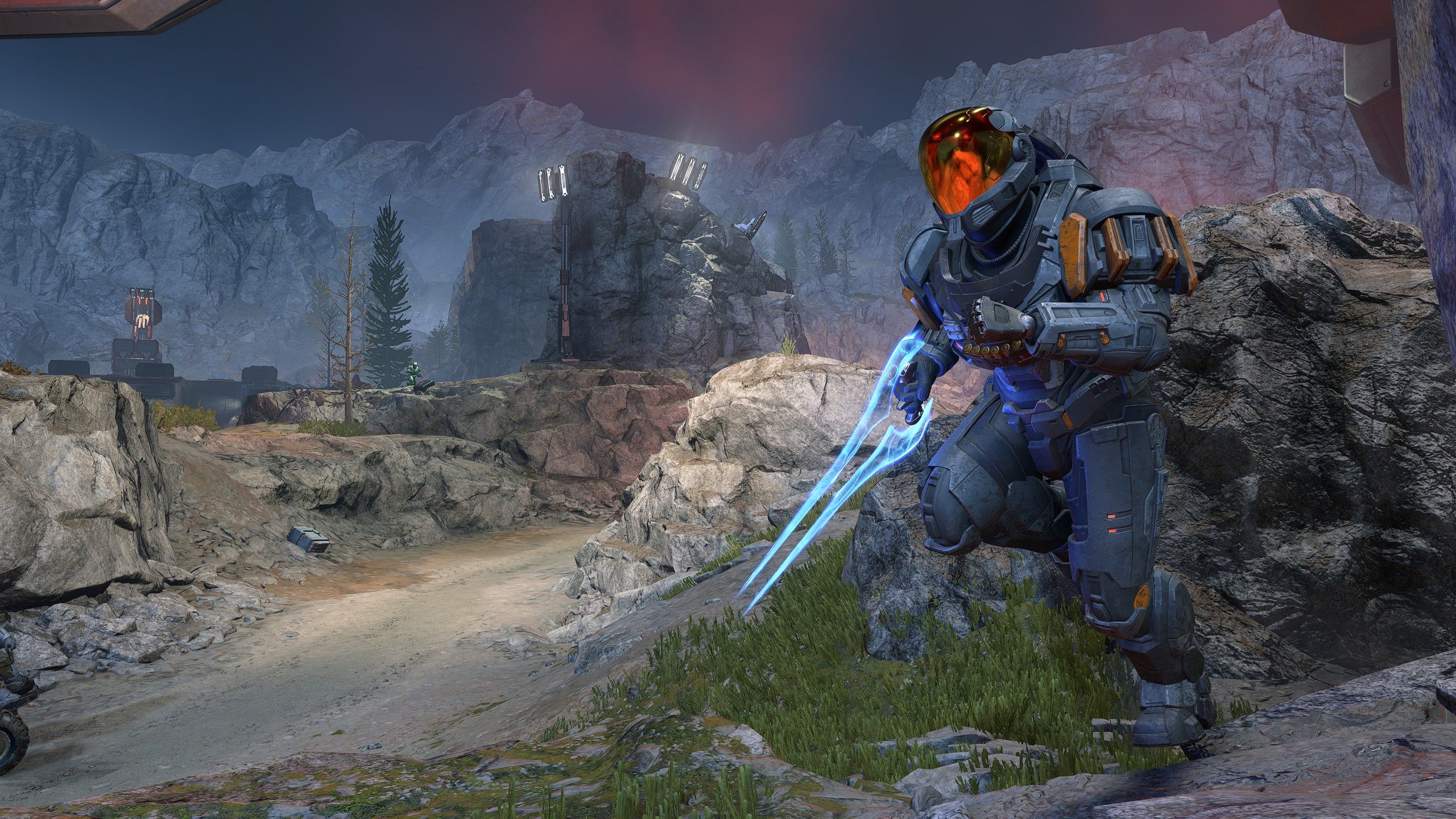 A spartan in Halo Infinite runs through rocky terrain