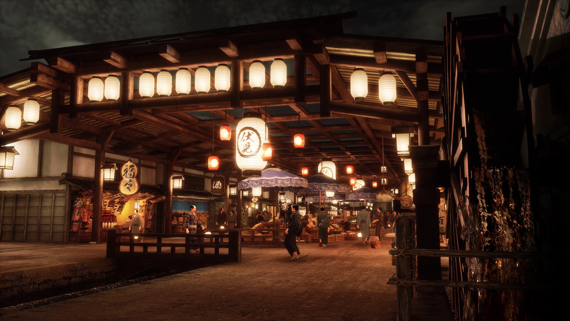 The bustling market of Fushimi glows in the night, in Like A Dragon: Ishin.