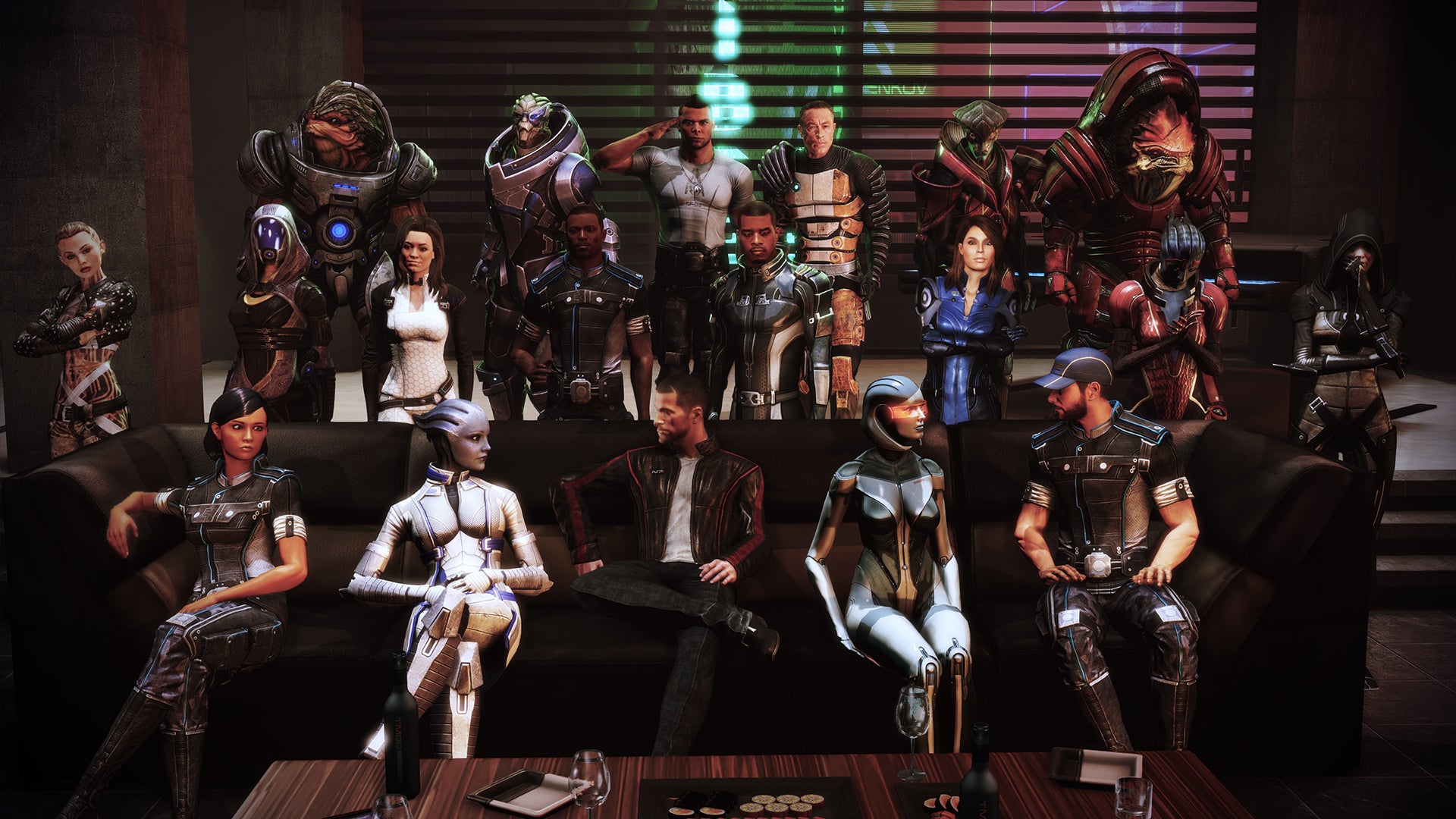 Вся Команда Шепарда В Трилогии Mass Effect Сидит Вместе На Диване.