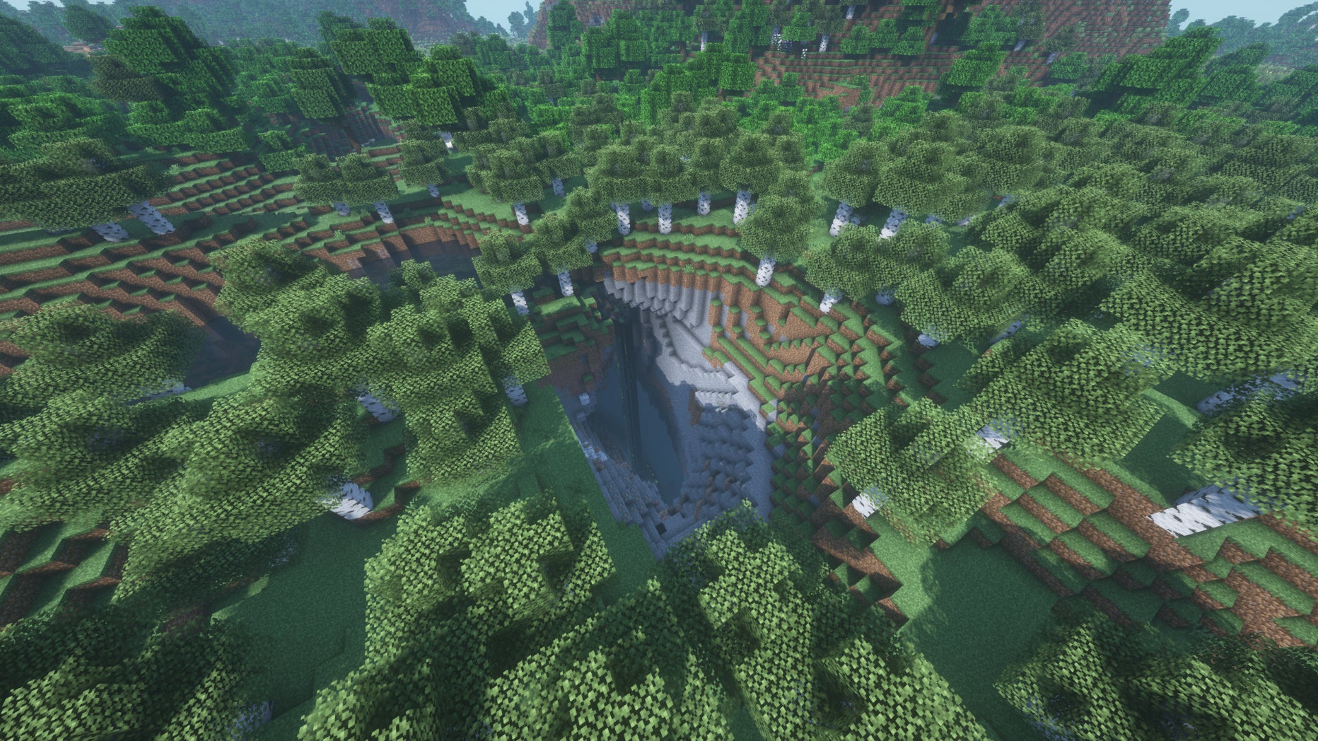 Une vue de haut en bas d'un biome de la forêt de bouleaux dans Minecraft. Au centre de la forêt se trouve une cascade qui descend dans l'embouchure d'une grande grotte profonde.
