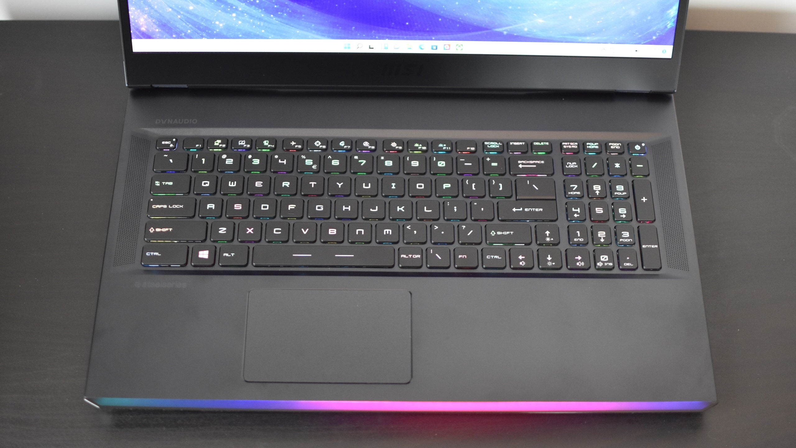 O teclado do laptop para jogos MSI Raider GE76 (2022).