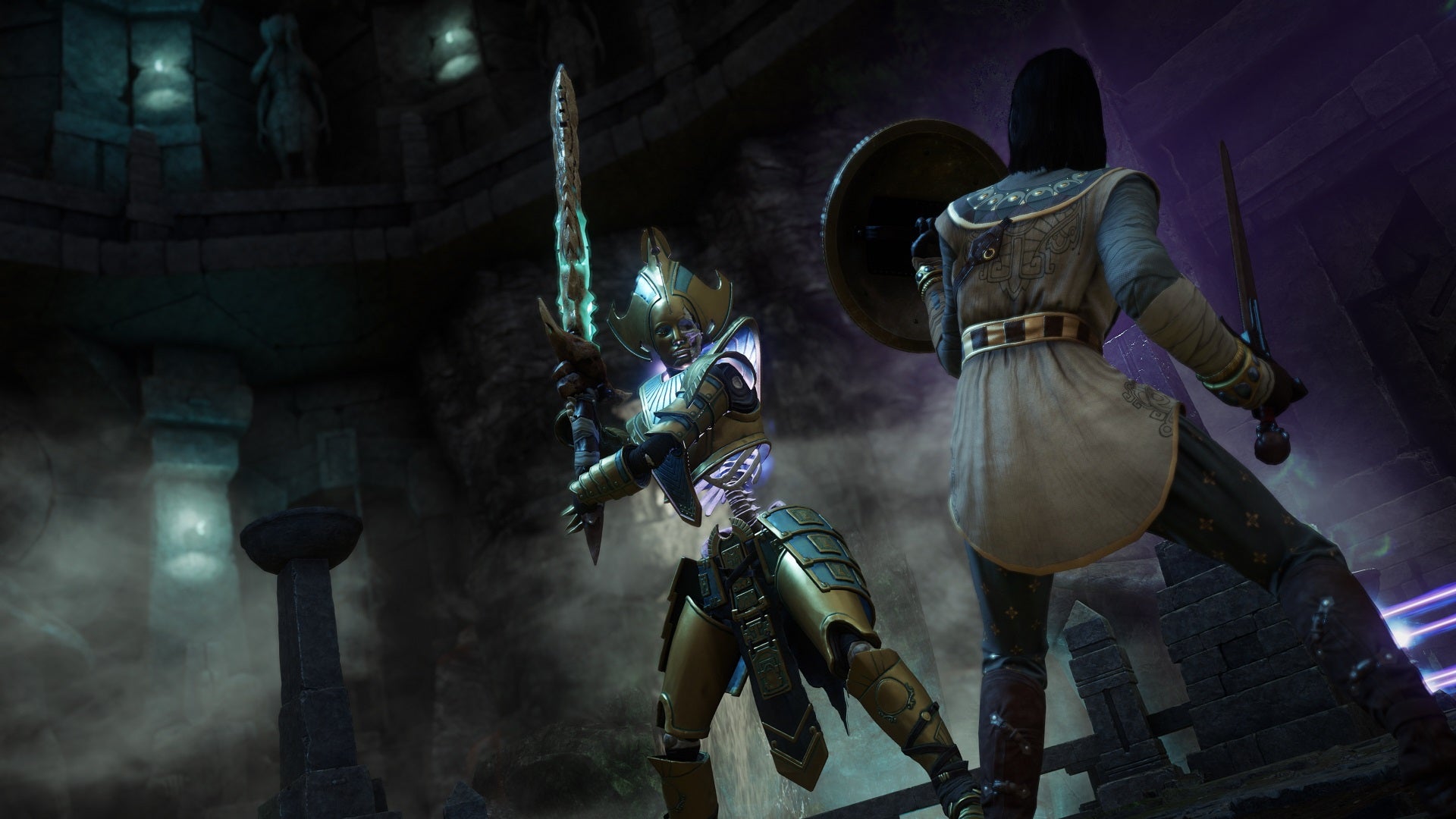 Um personagem do Novo Mundo equipado com espada e escudo enfrenta um esqueleto blindado carregando uma espada larga.