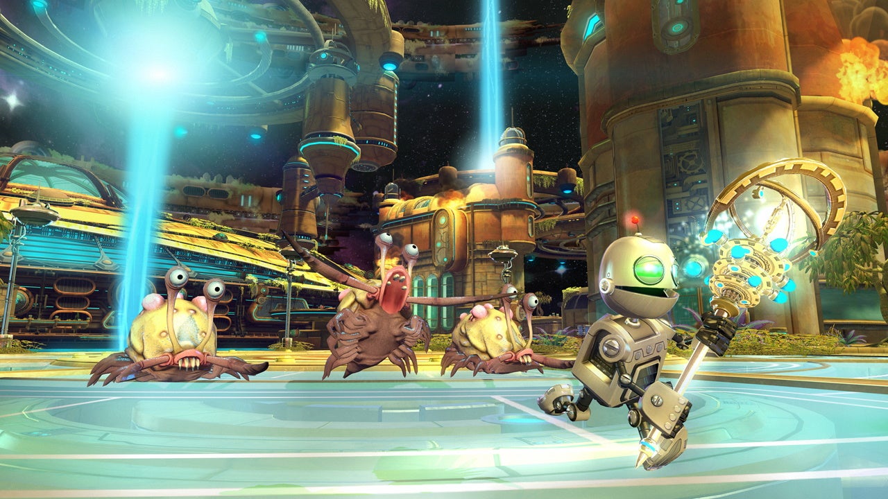 A screenshot from Ratchet And Clank: A Crack In Time which shows Clank running away from aliens with a staff in tow.