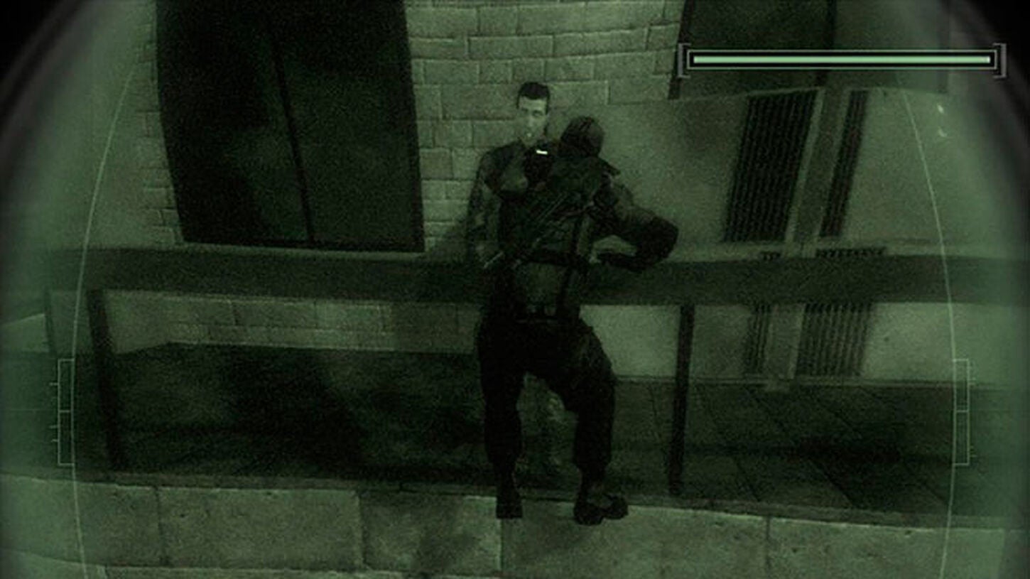 Sam Fisher assaults a guard in Splinter Cell Chaos Theory