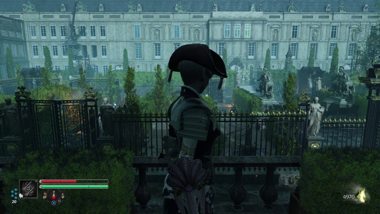 Aegis se encuentra en un balcón y mira hacia los jardines del Palacio del Louvre en Steelrising