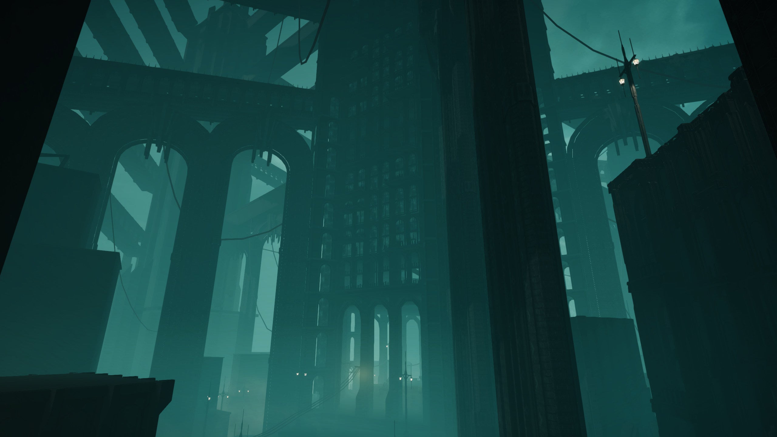 Arsitektur Gotik seram raksasa dalam kabut dalam tangkapan layar The Silent Swan.