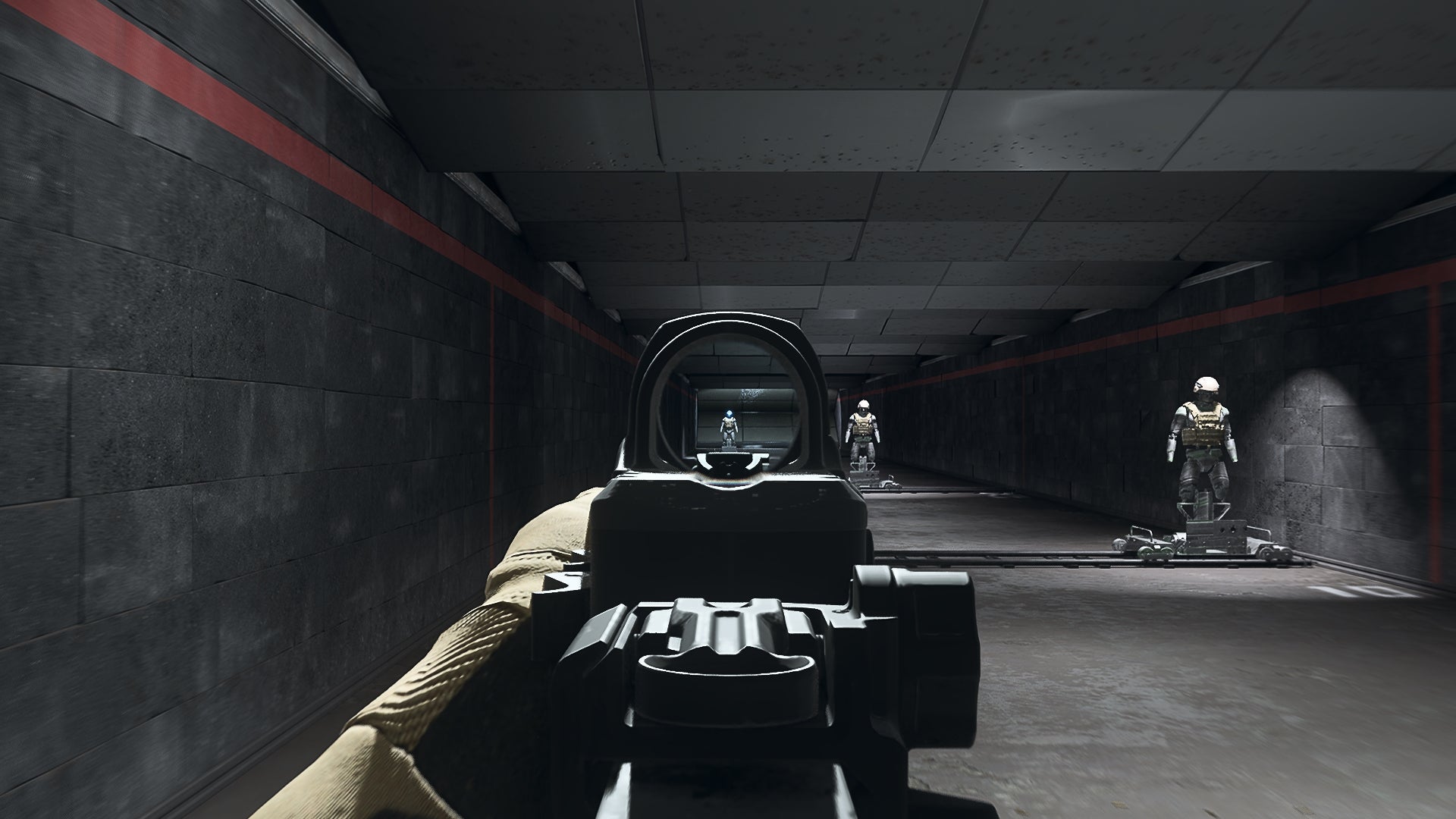 The player in Warzone 2.0 aims at a training dummy using the Corio RE-X Pro optic attachment.