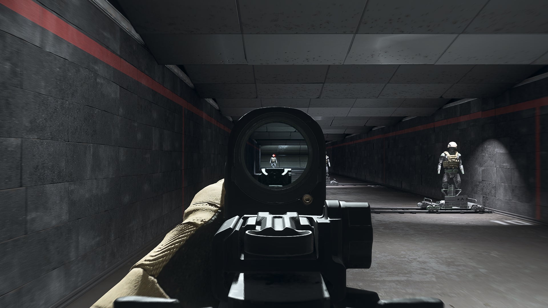 The player in Warzone 2.0 aims at a training dummy using the Corvus Sol 76 optic attachment.
