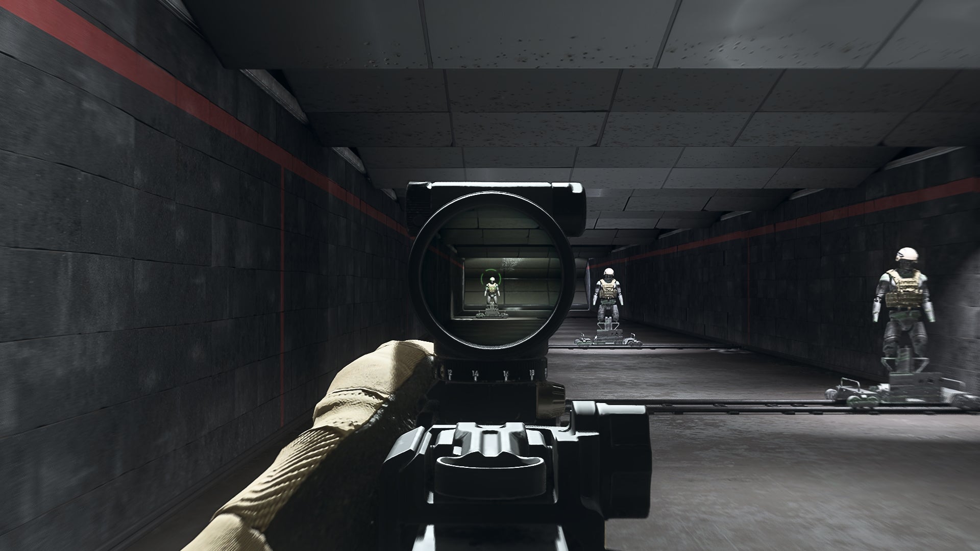 The player in Warzone 2.0 aims at a training dummy using the Kazan Holo optic attachment.