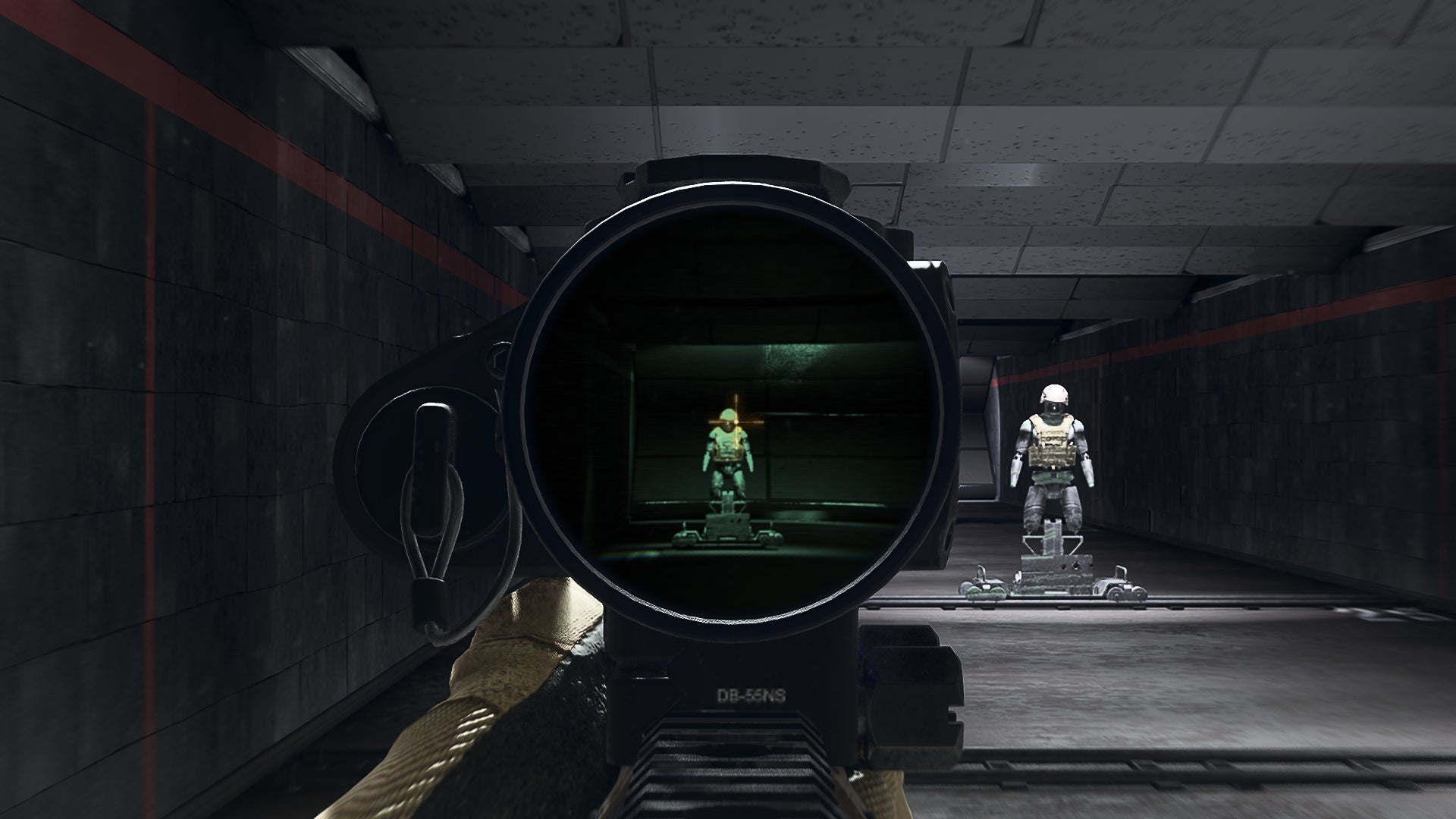 El jugador en Warzone 2.0 apunta a un muñeco de entrenamiento usando el accesorio óptico Schlager Night View.