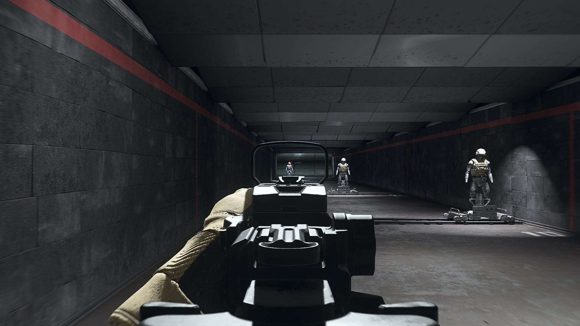 The player in Warzone 2.0 aims at a training dummy using the Slimline Pro optic attachment.
