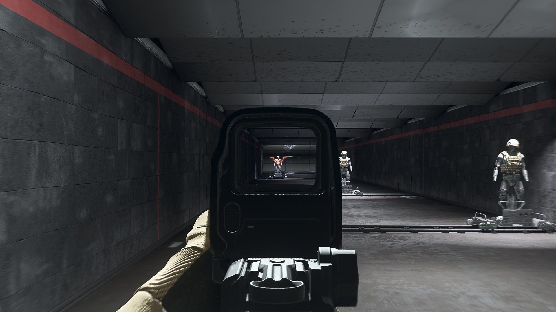 The player in Warzone 2.0 aims at a training dummy using the SZ Lonewolf Optic optic attachment.