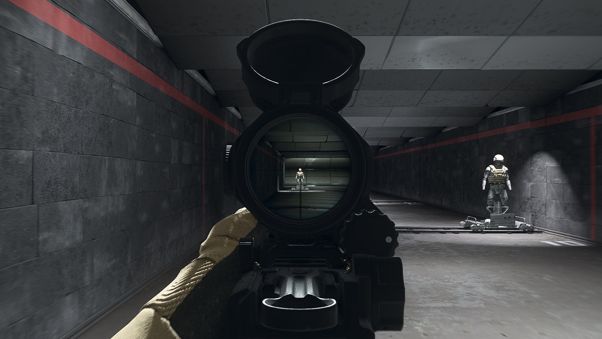The player in Warzone 2.0 aims at a training dummy using the SZ SRO7 optic attachment.
